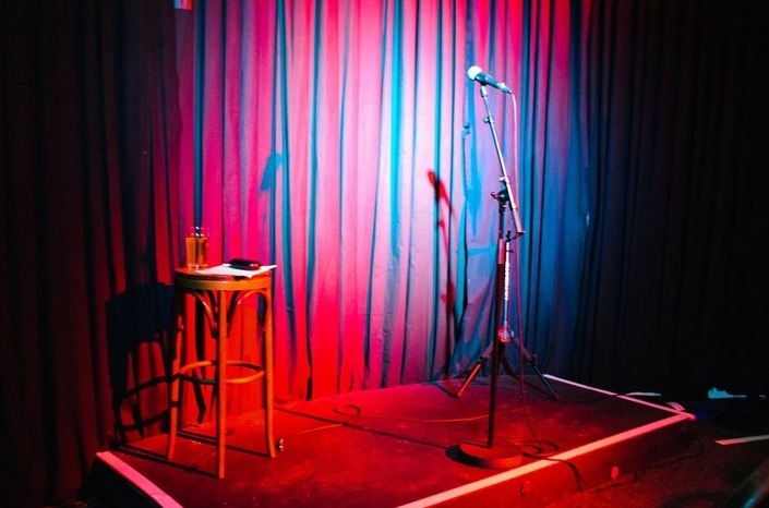 Master College - Actividades - Stand Up